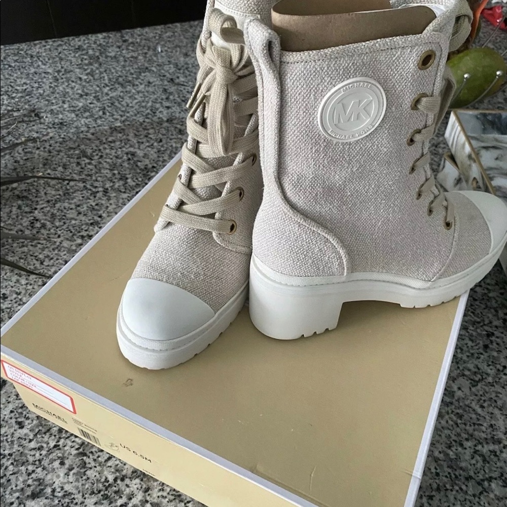 Michael Kors cream color Boot size 6.5M